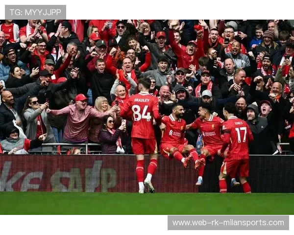 利物浦角球战术再现精彩头球