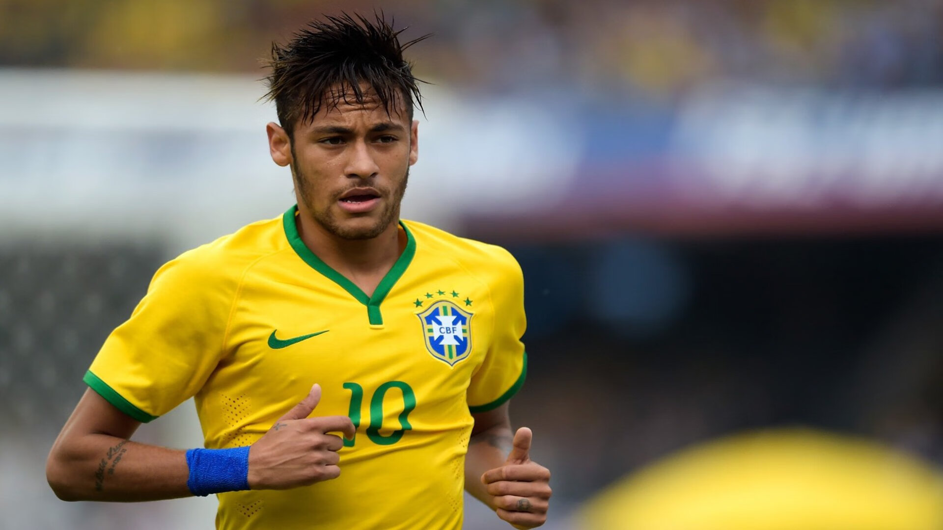 排球“教练站二传位”趣味赛 战术布置从场内发出